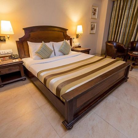 Hotel Le Cypress Bareilly Exterior photo