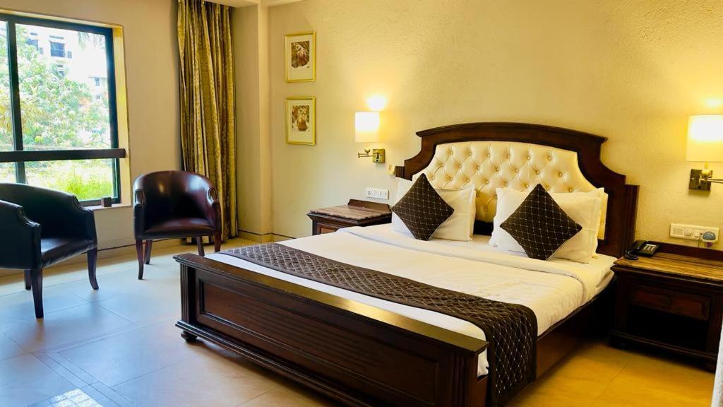 Hotel Le Cypress Bareilly Exterior photo